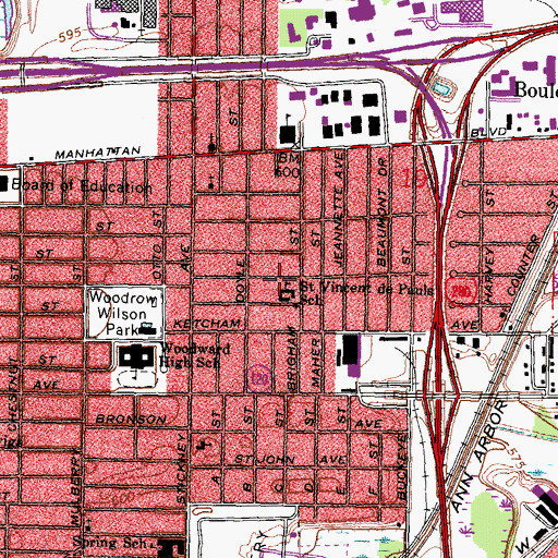Topographic Map of Clay Avenue Community School, OH