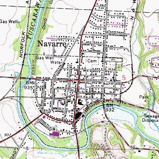 Topographic Map of Navarre, OH