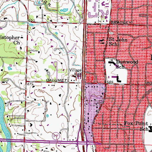 Topographic Map of River Hills City Hall, WI