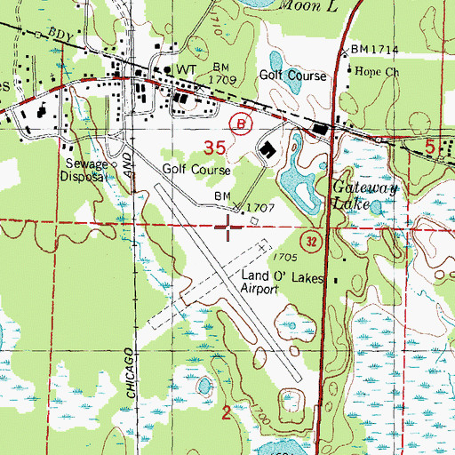 Topographic Map of Kings Land O' Lakes Airport, WI