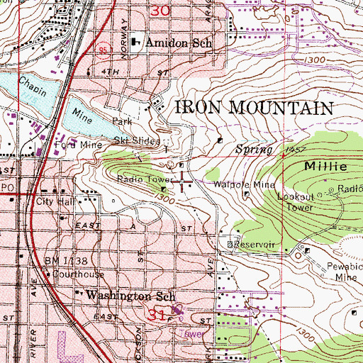Topographic Map of WMIQ-AM (Iron Mountain), MI