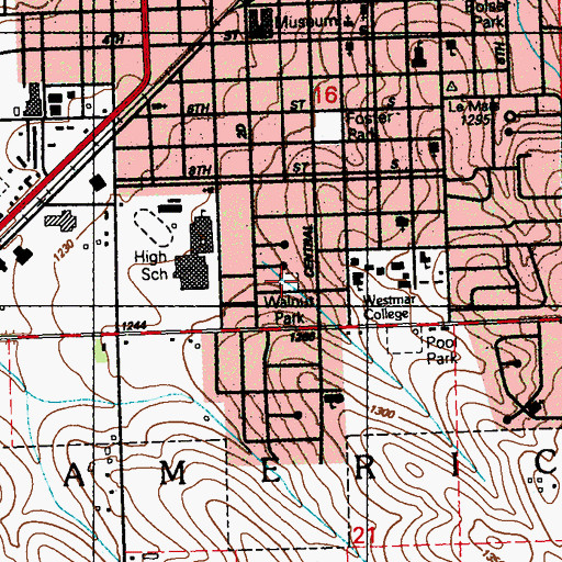 Topographic Map of Walnut Park, IA