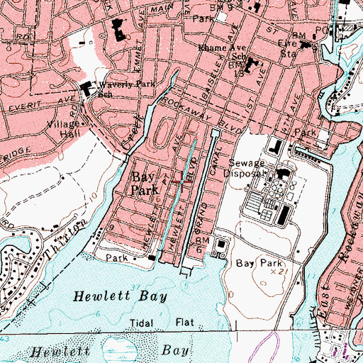 Topographic Map of Malverne Park Oaks, NY