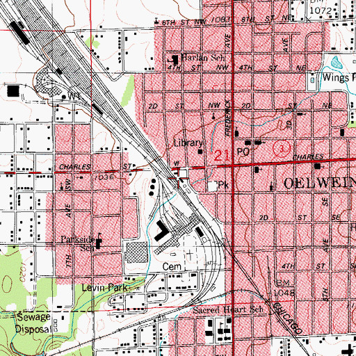 Topographic Map of Oelwein City Hall, IA