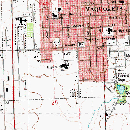 Topographic Map of Maquoketa High School, IA