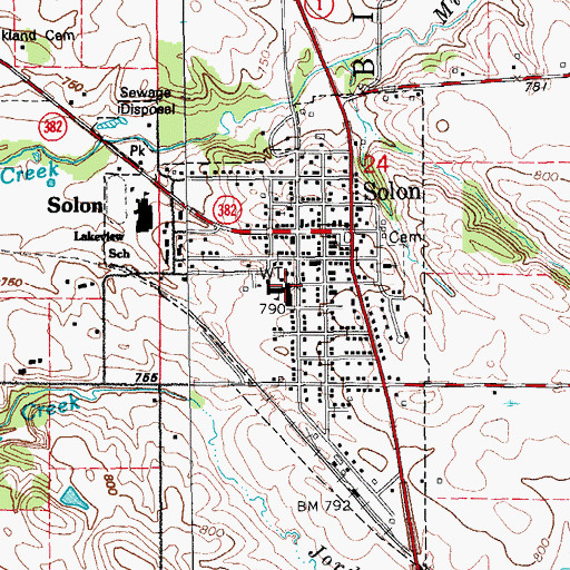 Topographic Map of Solon Middle School, IA