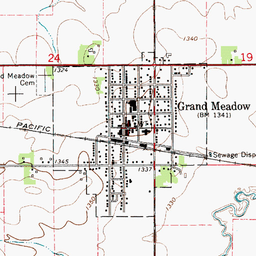 Topographic Map of Grand Meadow City Hall, MN