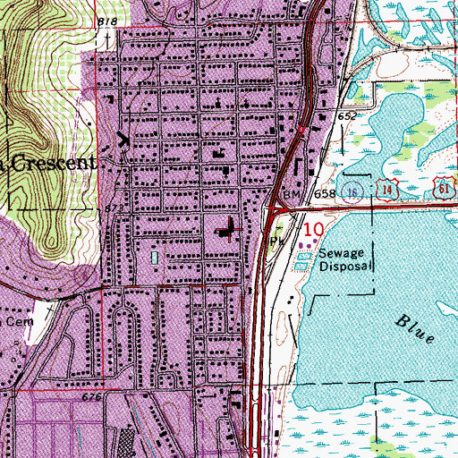 Topographic Map of La Crescent Elementary School, MN