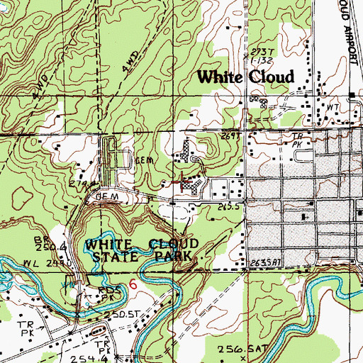 Topographic Map of White Cloud Middle School, MI
