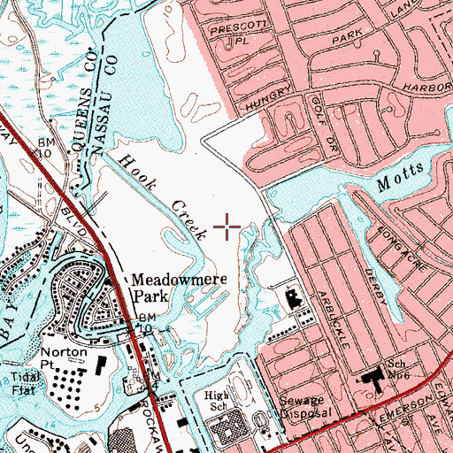 Topographic Map of North Woodmere Golf Course, NY