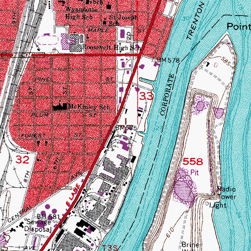 Topographic Map of Wyandotte Shores Golf Course, MI