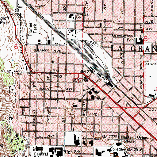 Topographic Map of La Grande City Hall, OR