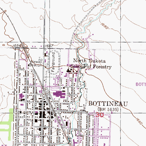 Topographic Map of Gross Hall, ND