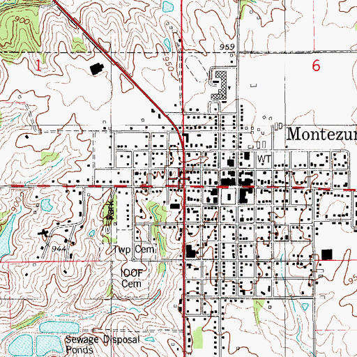 Topographic Map of Montezuma, IA