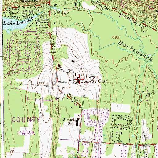 Topographic Map of Dellwood Country Club, NY