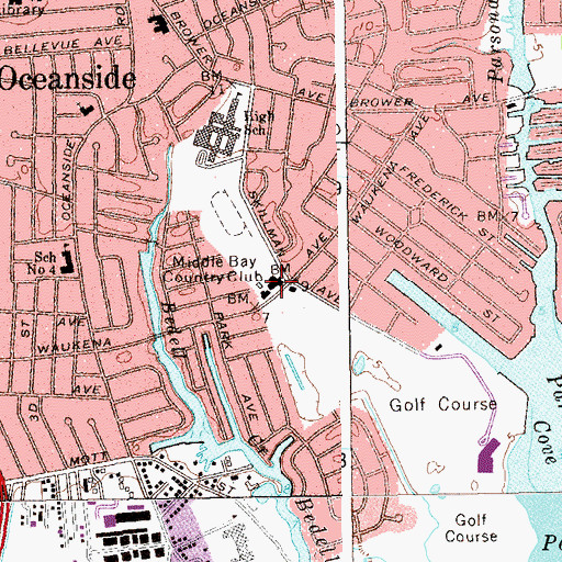 Topographic Map of Middle Bay Country Club, NY